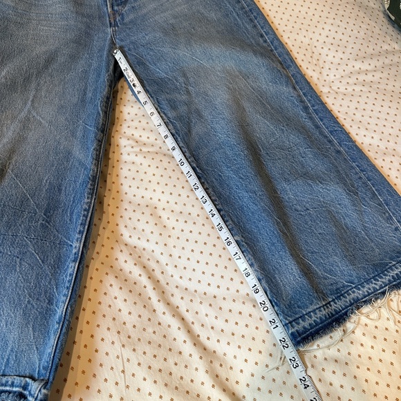 Levi’s Extra High Rise Wide Leg Raw Hem Crop - Picture 4 of 6